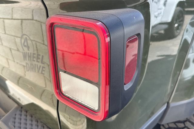 Used 2023 Jeep Gladiator Willys image 12