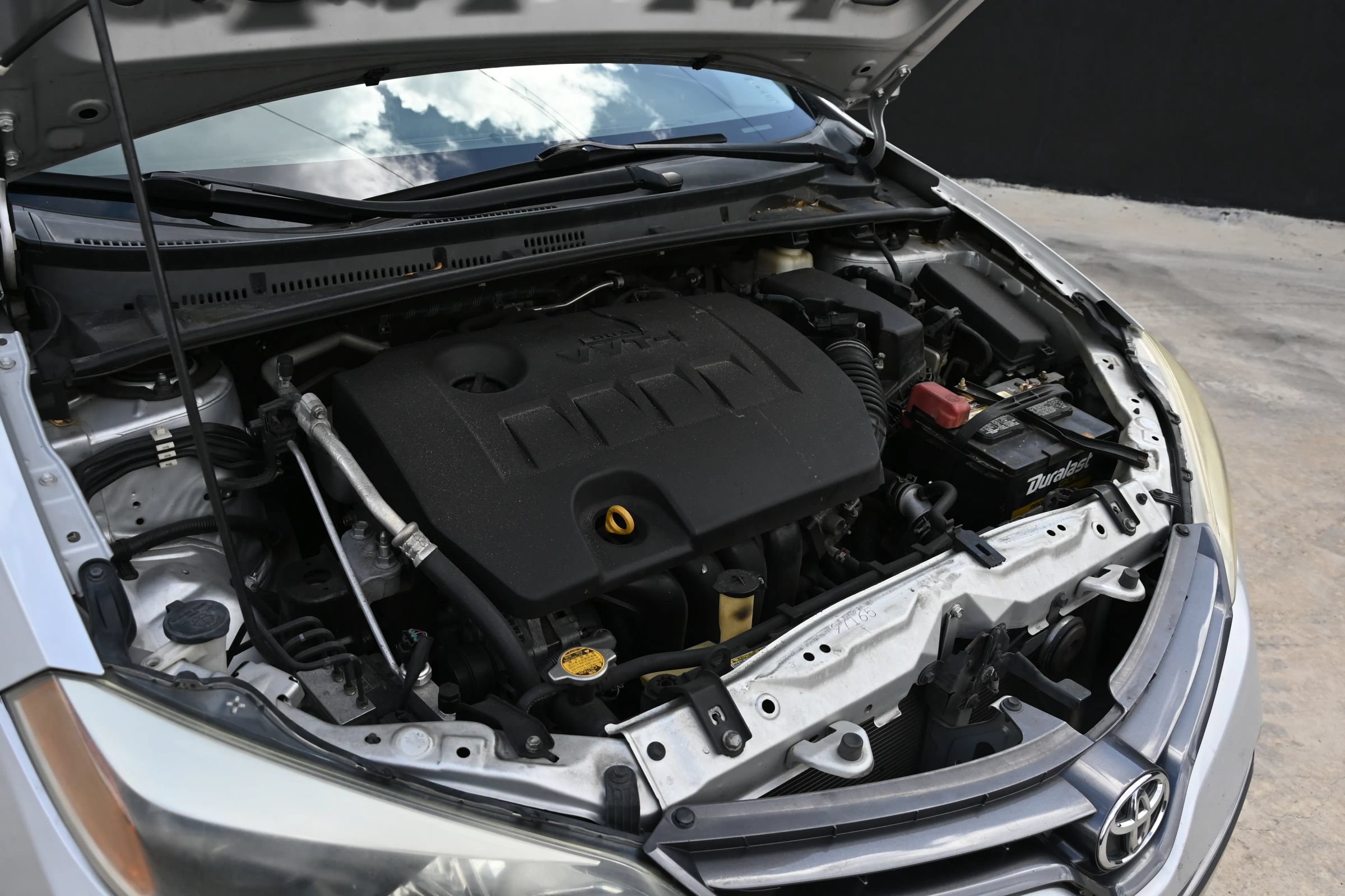 Used 2015 Toyota Corolla LE FWD image 19