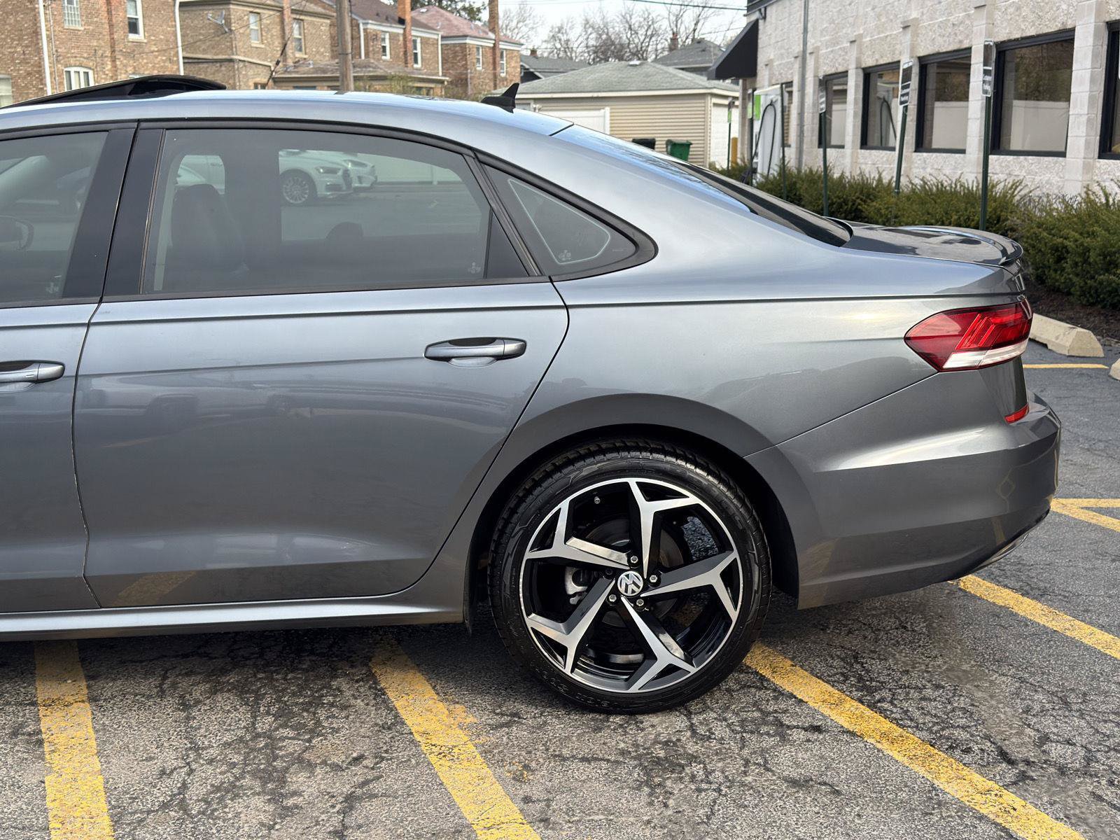 Used 2020 Volkswagen Passat 2.0T R-Line FWD image 7