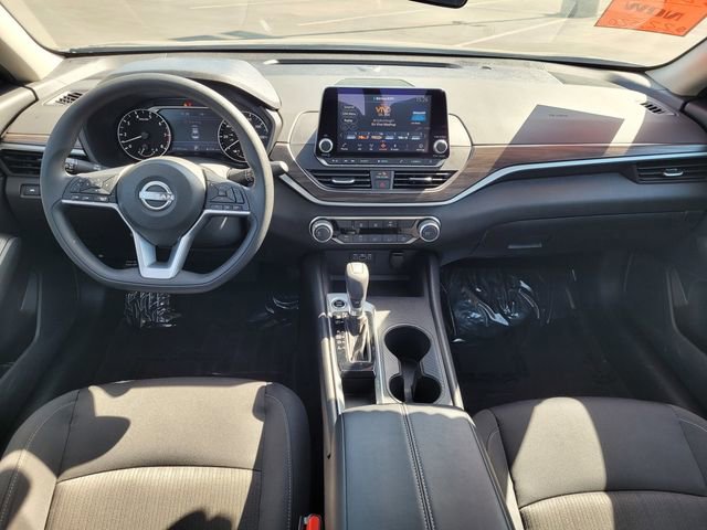 Used 2025 Nissan Altima 2.5 SV FWD image 9
