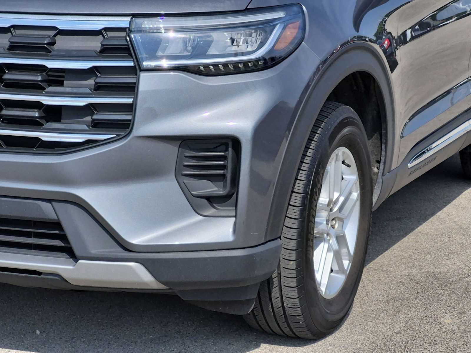 Used 2025 Ford Explorer Active AWD/4WD image 11