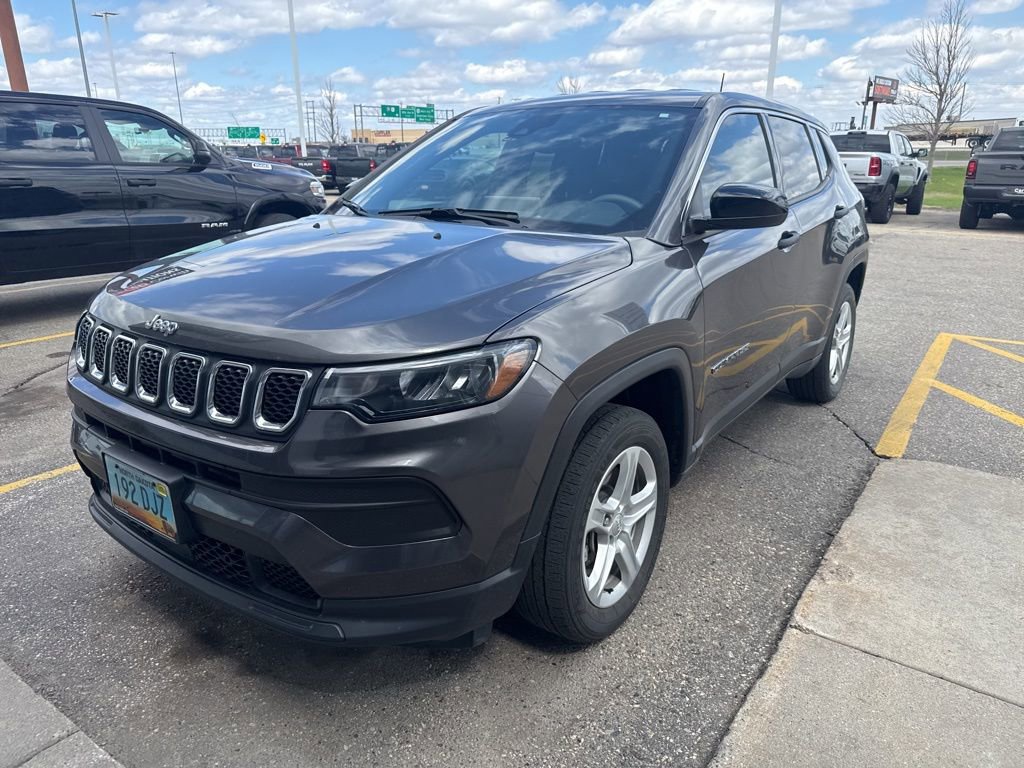 Used 2023 Jeep Compass Sport AWD/4WD image 3