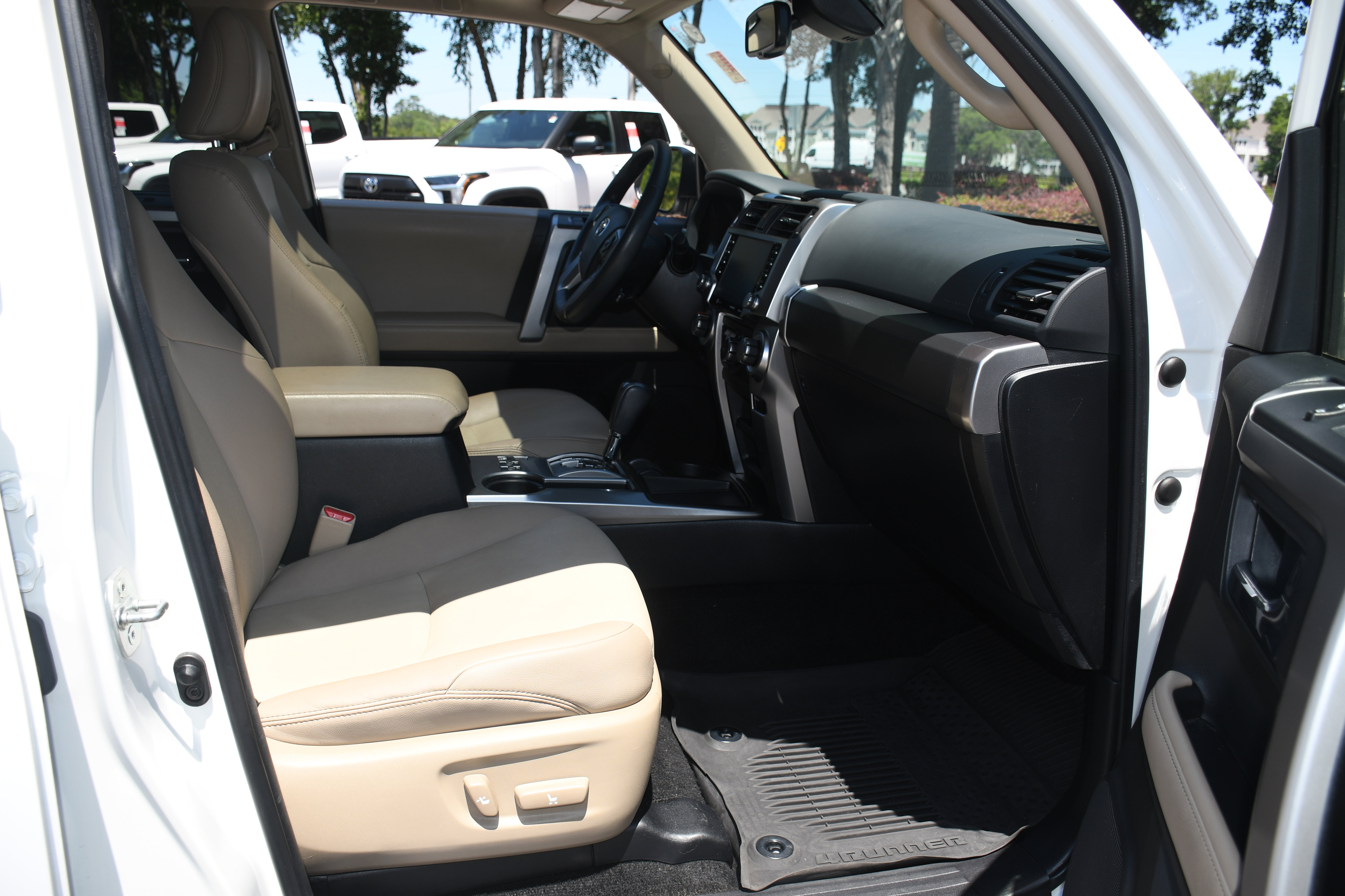 Used 2022 Toyota 4Runner SR5 Premium w/ Moonroof Package RWD image 21