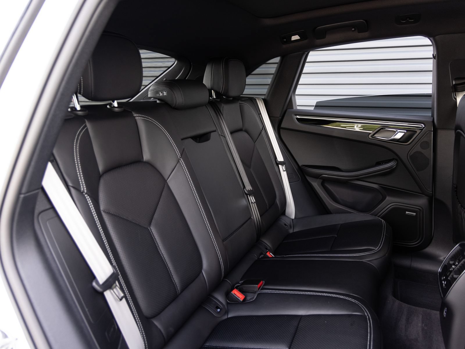 New 2026 Porsche Macan Turbo AWD/4WD image 31