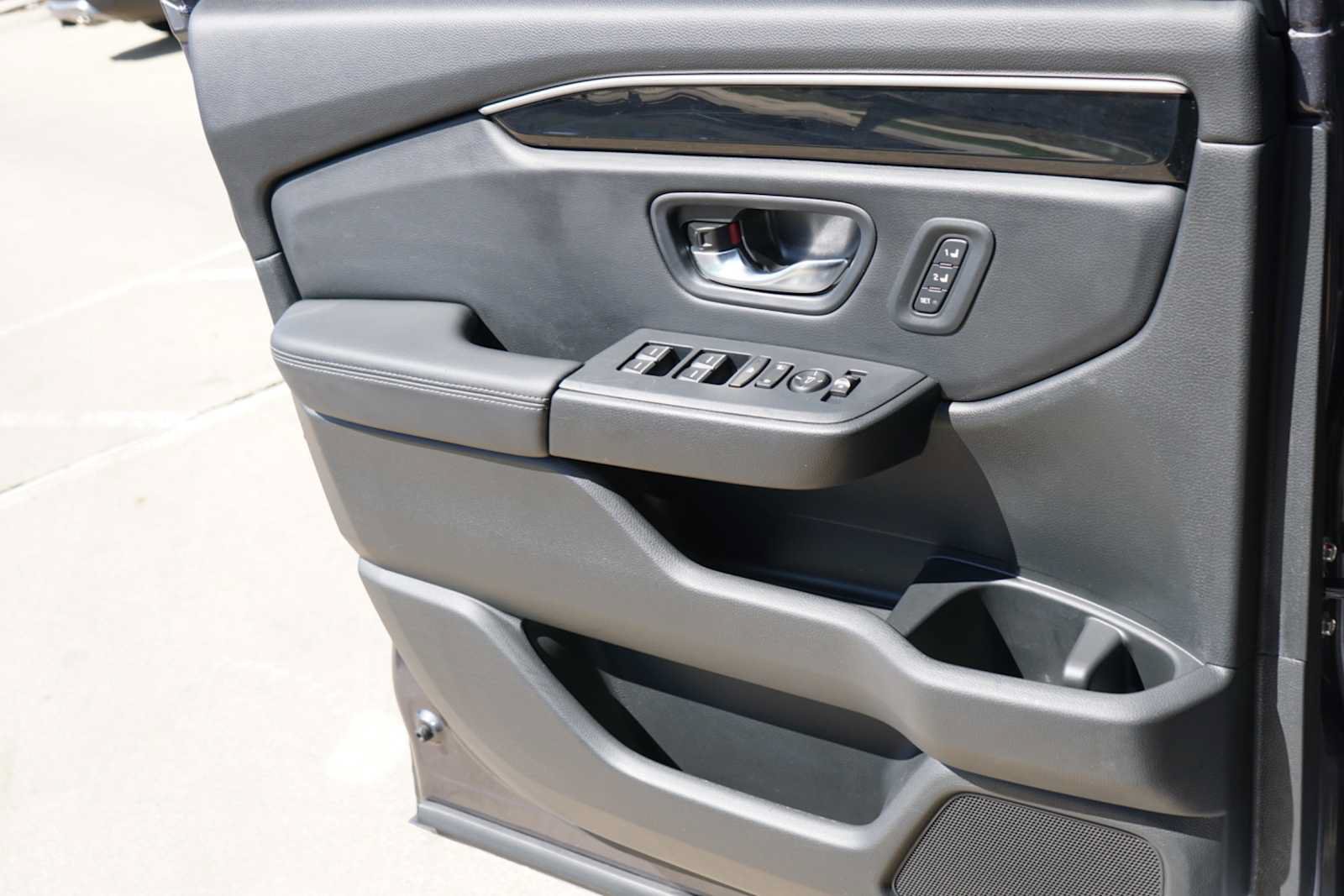Used 2025 Honda Pilot EX-L image 15
