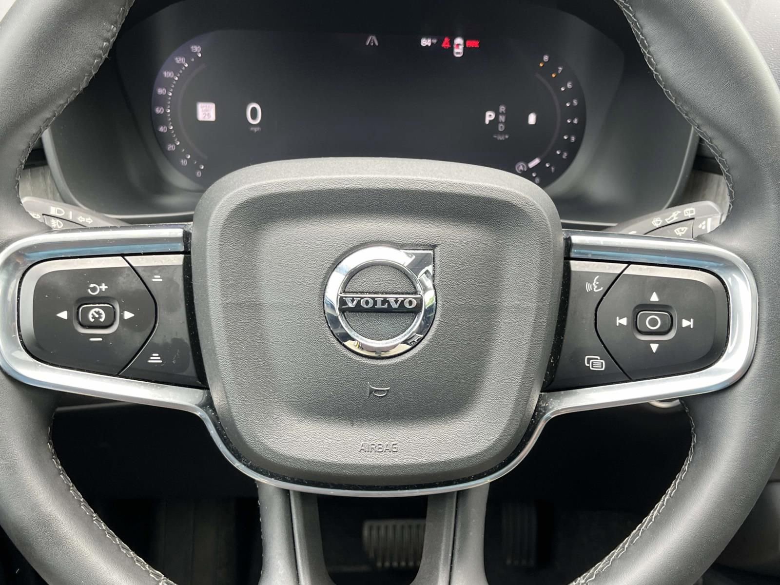 Used 2025 Volvo XC40 B5 Plus AWD/4WD image 20