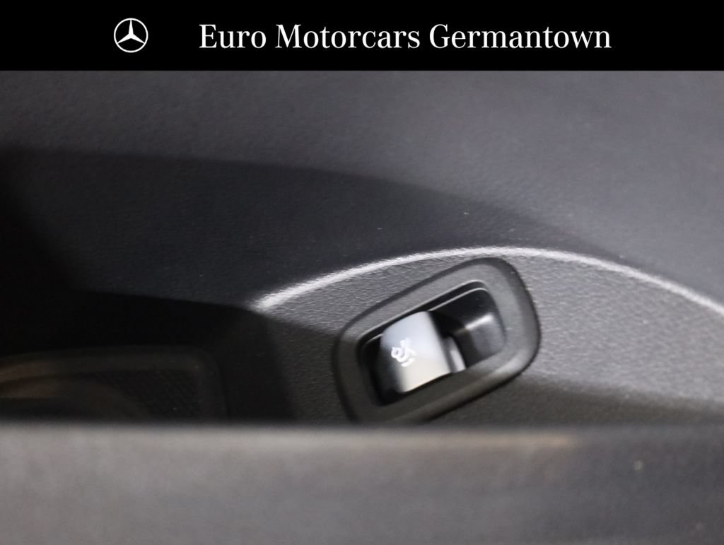 Used 2024 Mercedes-Benz GLC 300 4MATIC image 12