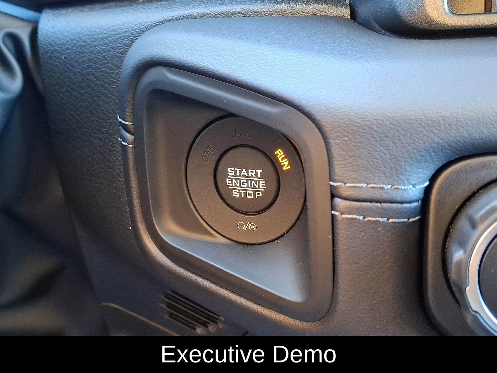 New 2025 Jeep Gladiator Mojave w/ Safety Group AWD/4WD image 25