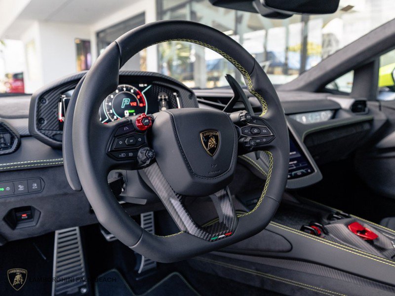 Used 2025 Lamborghini Revuelto AWD/4WD image 21