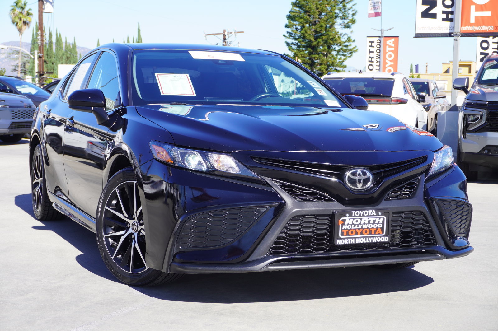 Certified 2021 Toyota Camry SE FWD image 2