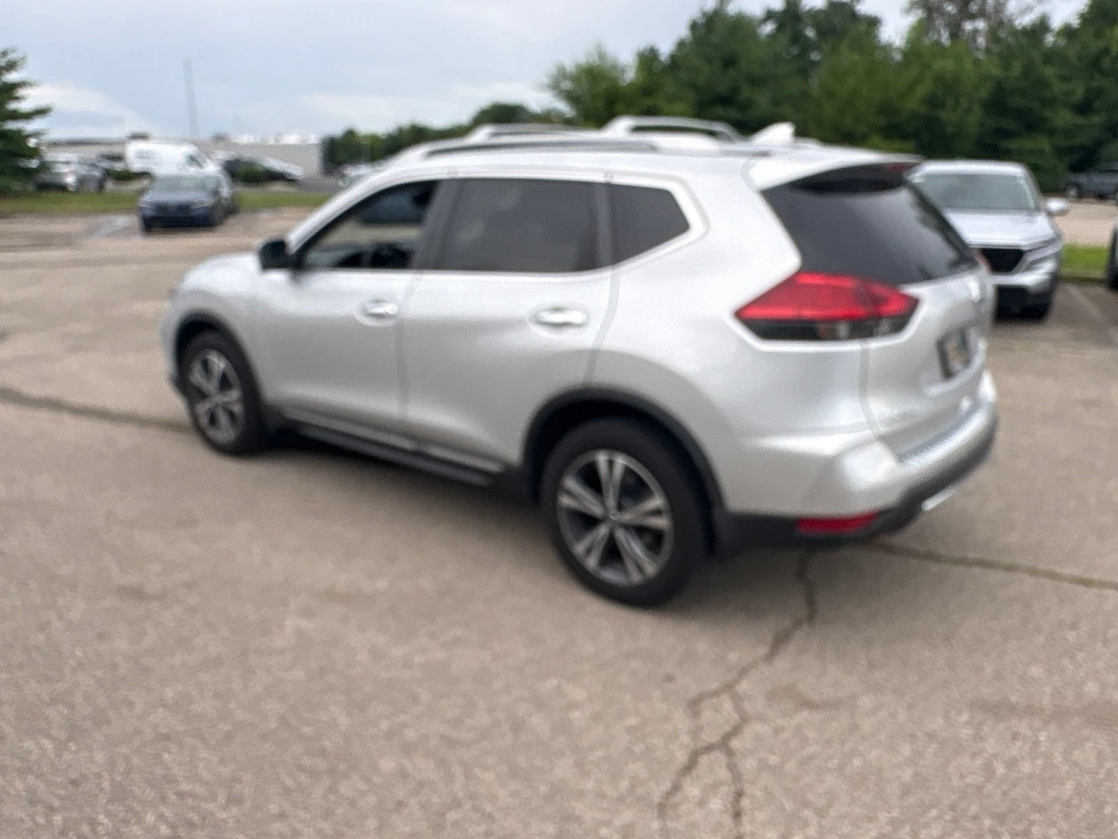 Used 2017 Nissan Rogue SL w/ SL Premium Package AWD/4WD image 8