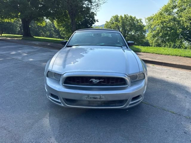 Used 2014 Ford Mustang Convertible RWD image 2
