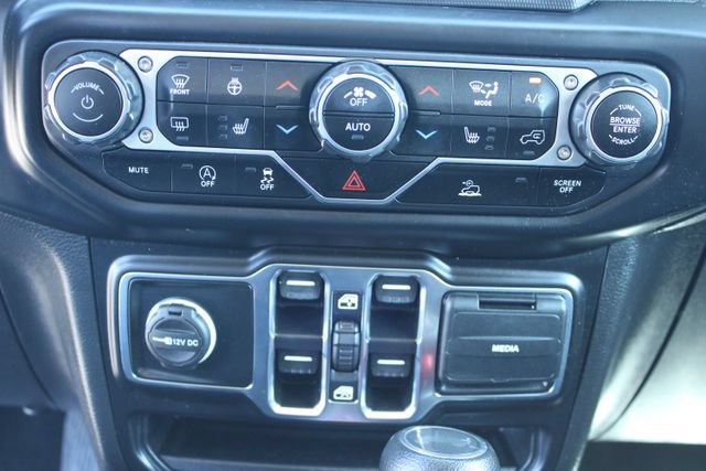 Used 2022 Jeep Wrangler Unlimited Sahara w/ Cold Weather Group AWD/4WD image 15