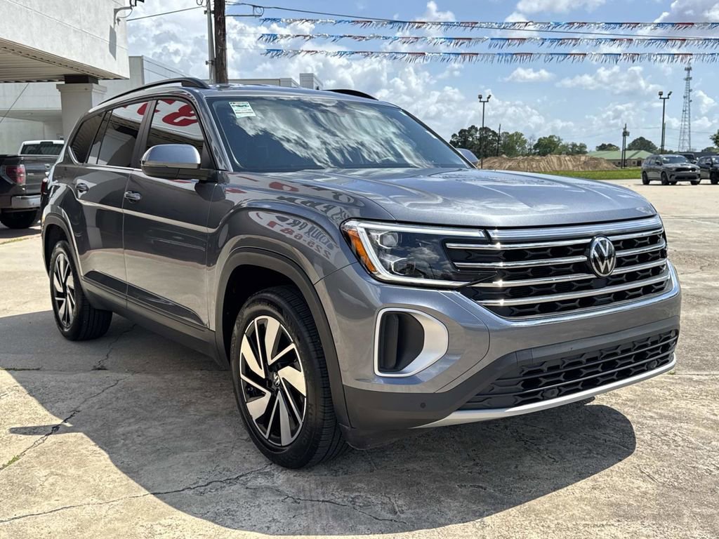 Used 2024 Volkswagen Atlas SE image 2