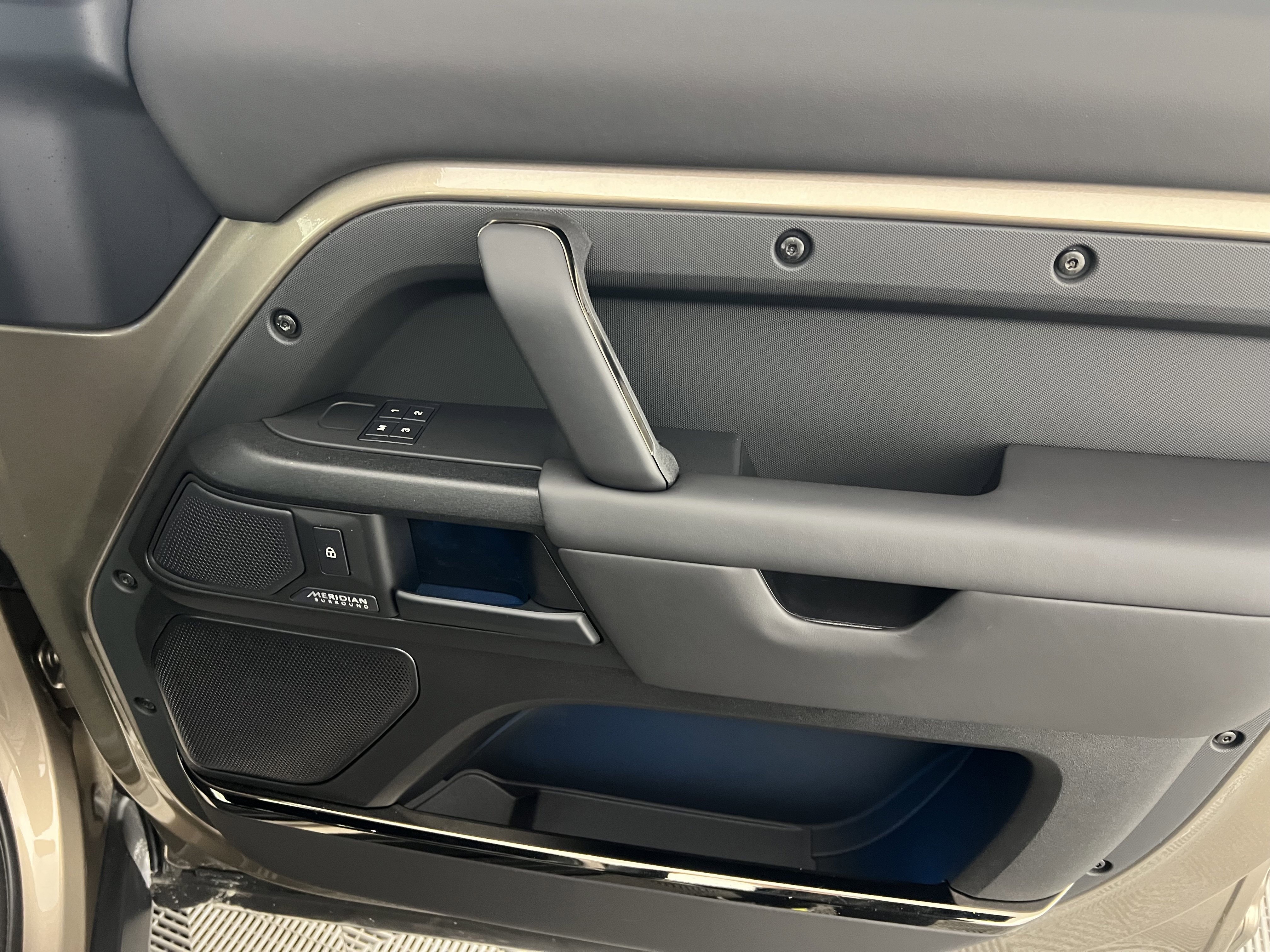 Used 2026 Land Rover Defender 110 OCTA image 24