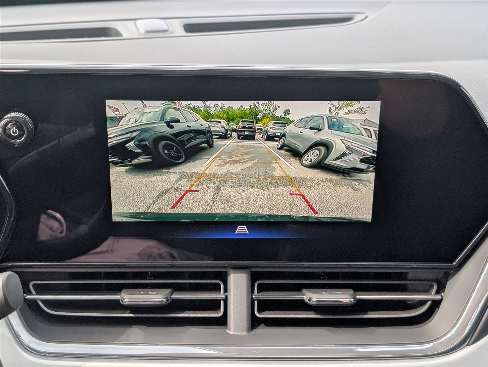 New 2026 Chevrolet Trax LT w/ Sunroof Package FWD image 25