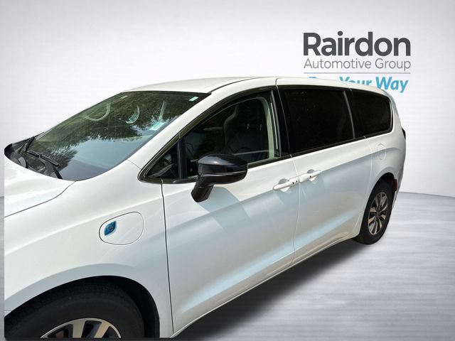 Used 2024 Chrysler Pacifica Limited FWD image 4