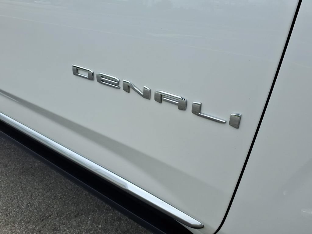 Used 2022 GMC Yukon XL Denali RWD image 11