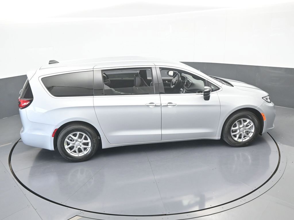New 2026 Chrysler Pacifica Select image 50