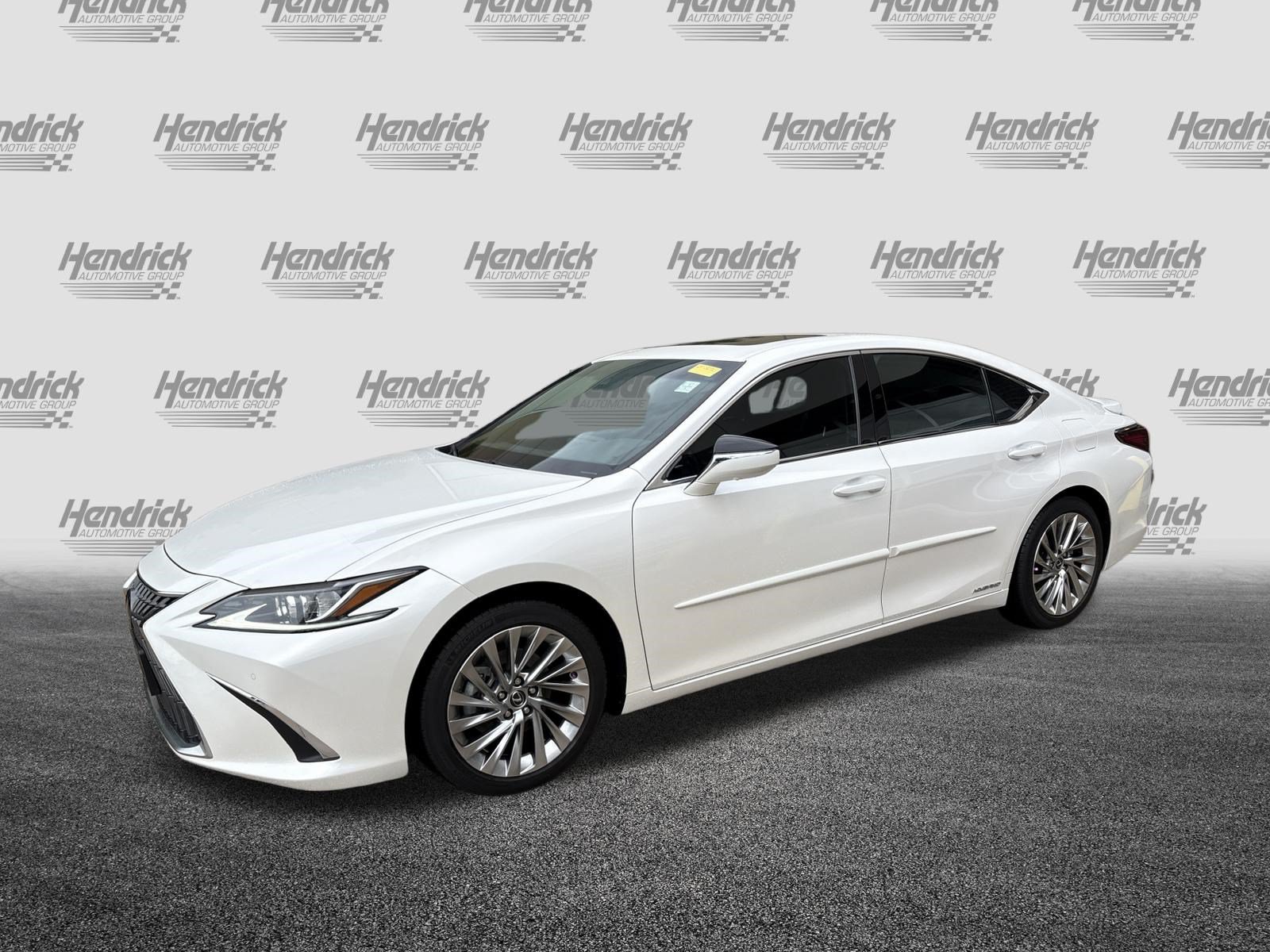 Certified 2022 Lexus ES 300h w/ Accessory Package FWD image 5