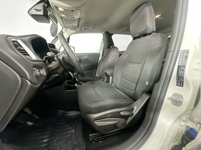 Used 2020 Jeep Renegade Latitude w/ Cold Weather Group image 18