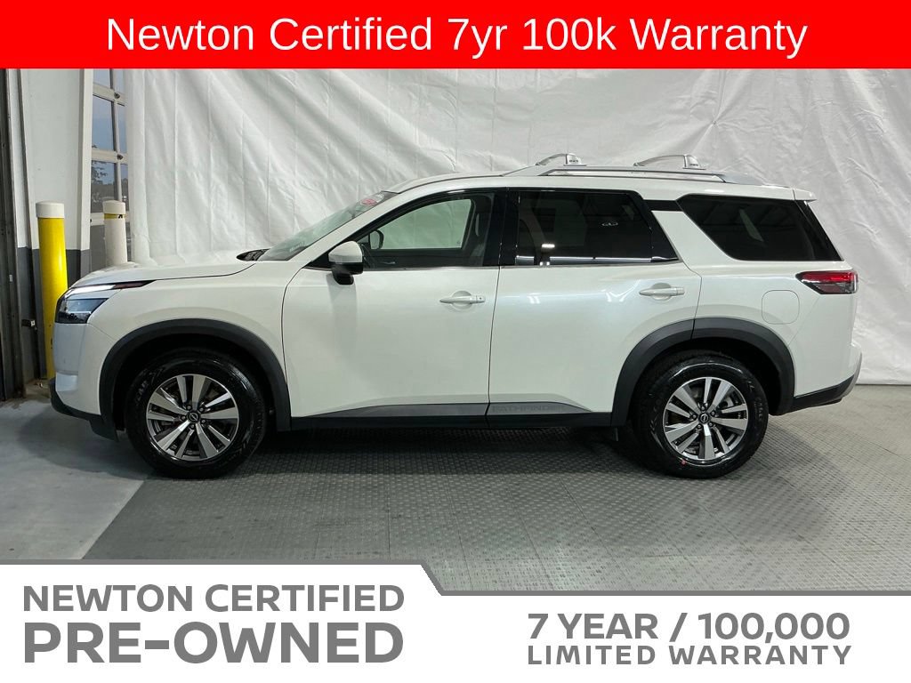Used 2023 Nissan Pathfinder SL w/ Black Appearance Package FWD image 3