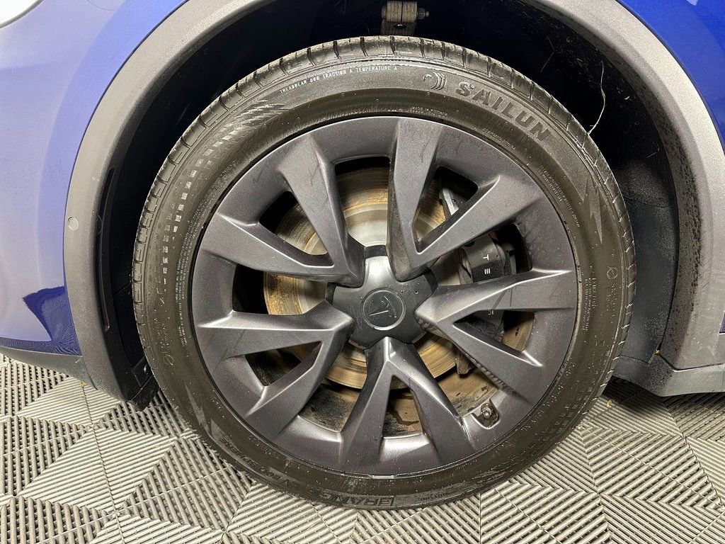 Used 2022 Tesla Model X image 16