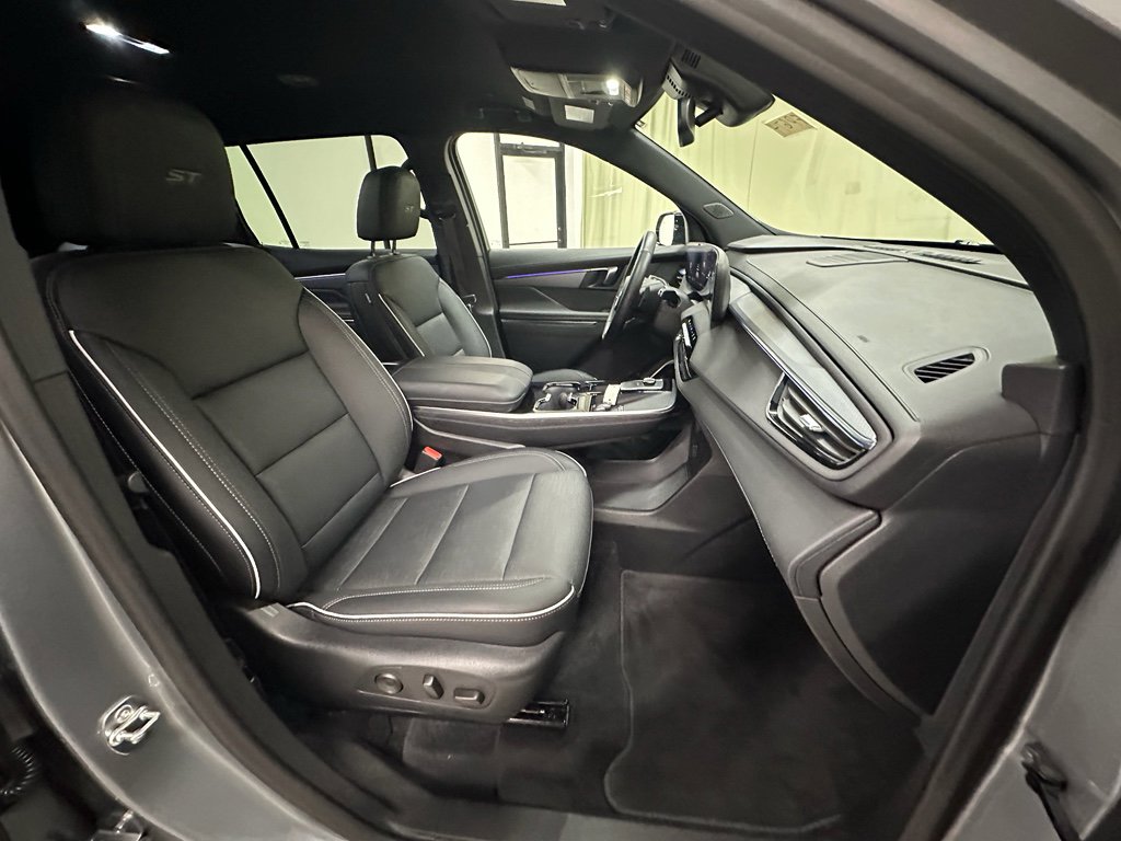 Used 2025 Buick Enclave Sport Touring image 26