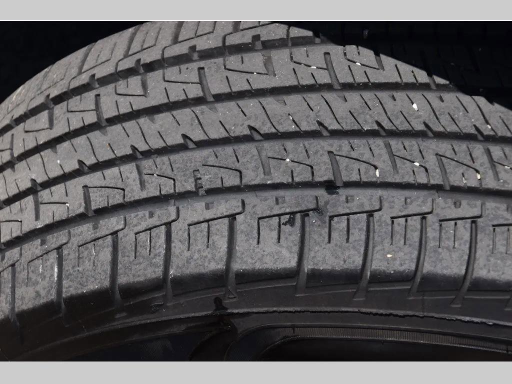 Used 2020 Chevrolet Equinox LT w/ Driver Convenience Package image 12