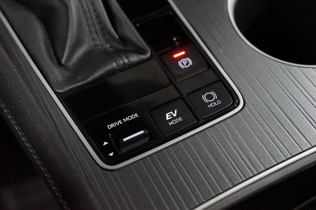 Certified 2025 Toyota Sienna XLE FWD image 22