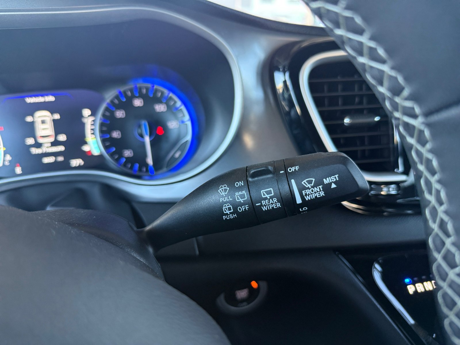 Used 2026 Chrysler Pacifica Select image 16