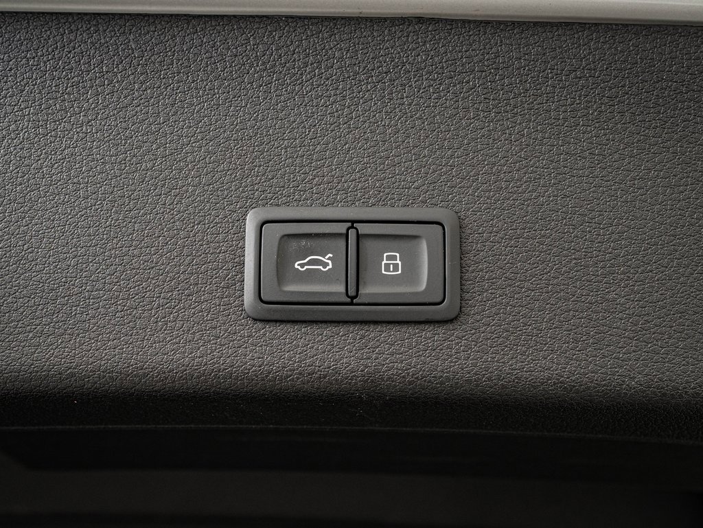 Used 2021 Audi e-tron Premium w/ Convenience Plus Package image 19