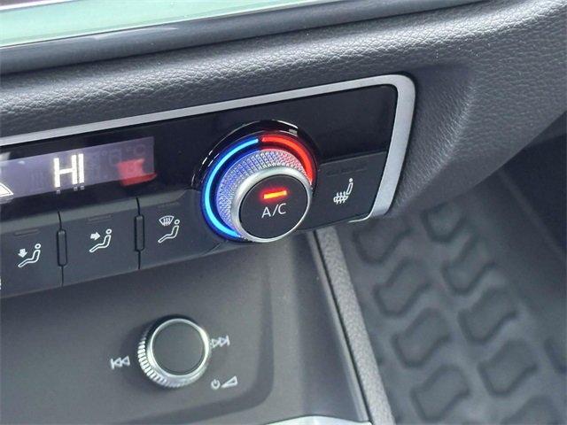 Certified 2025 Audi Q3 2.0T Premium Plus w/ Premium Plus Package image 32