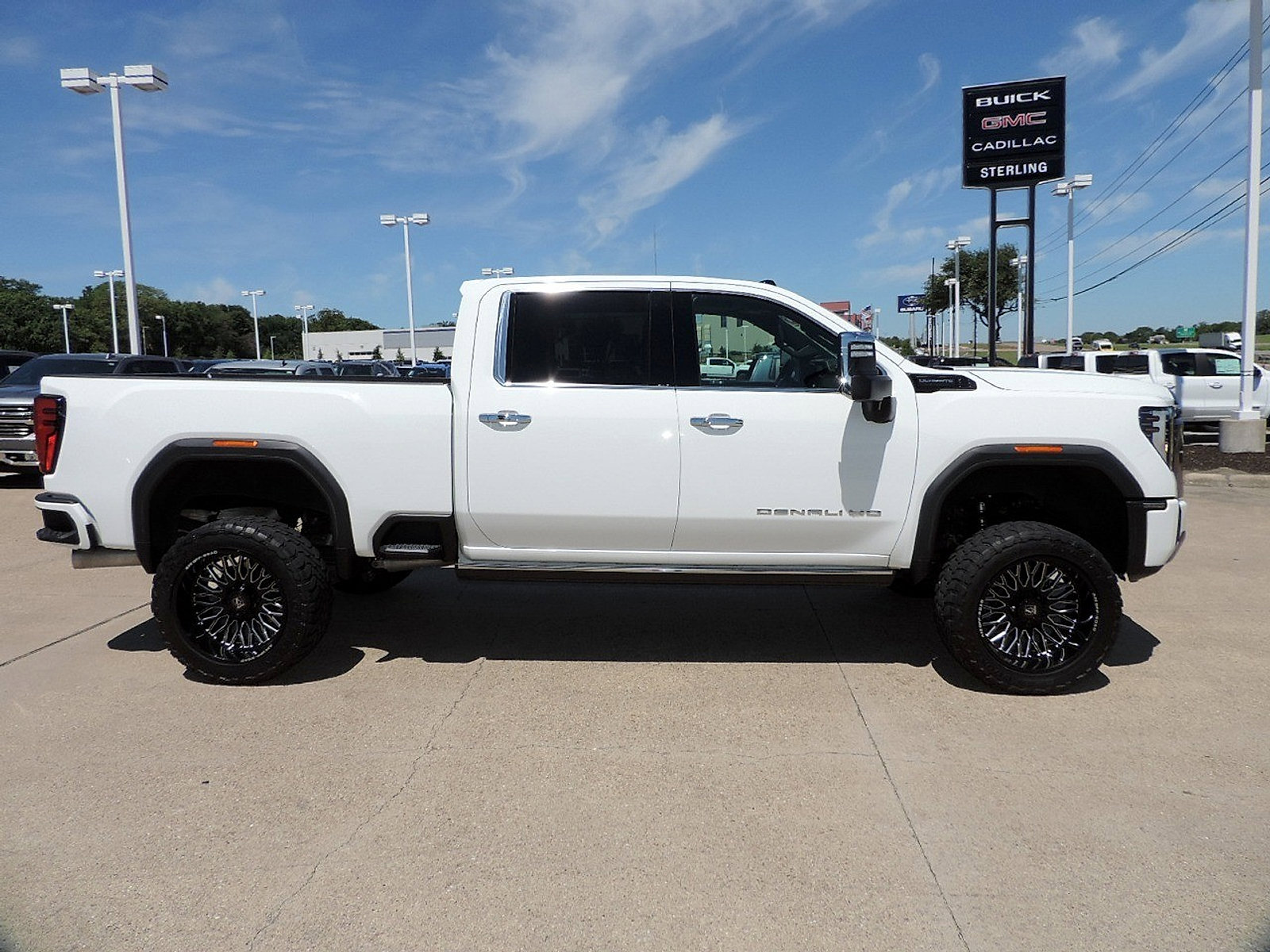 Used 2024 GMC Sierra 2500 Denali Ultimate AWD/4WD image 4