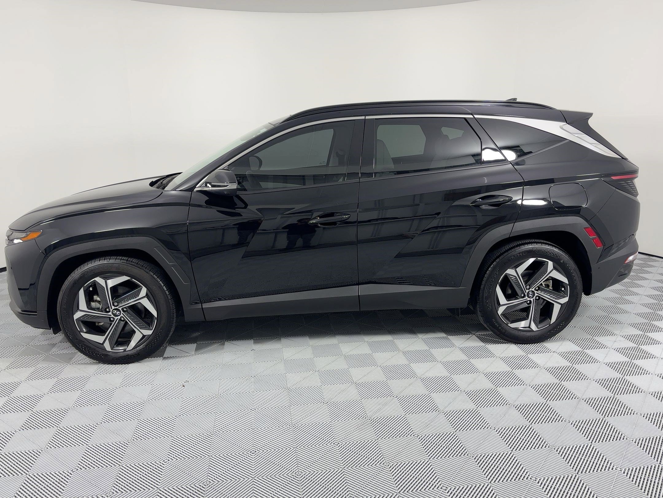 Used 2024 Hyundai Tucson Limited image 2