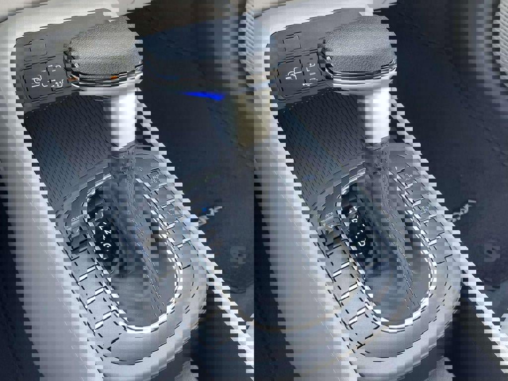 New 2026 Hyundai Kona SE image 38