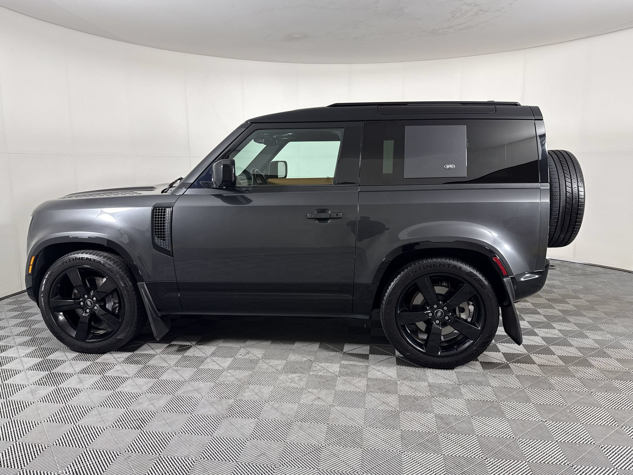 Used 2023 Land Rover Defender 90 X-Dynamic SE AWD/4WD image 2