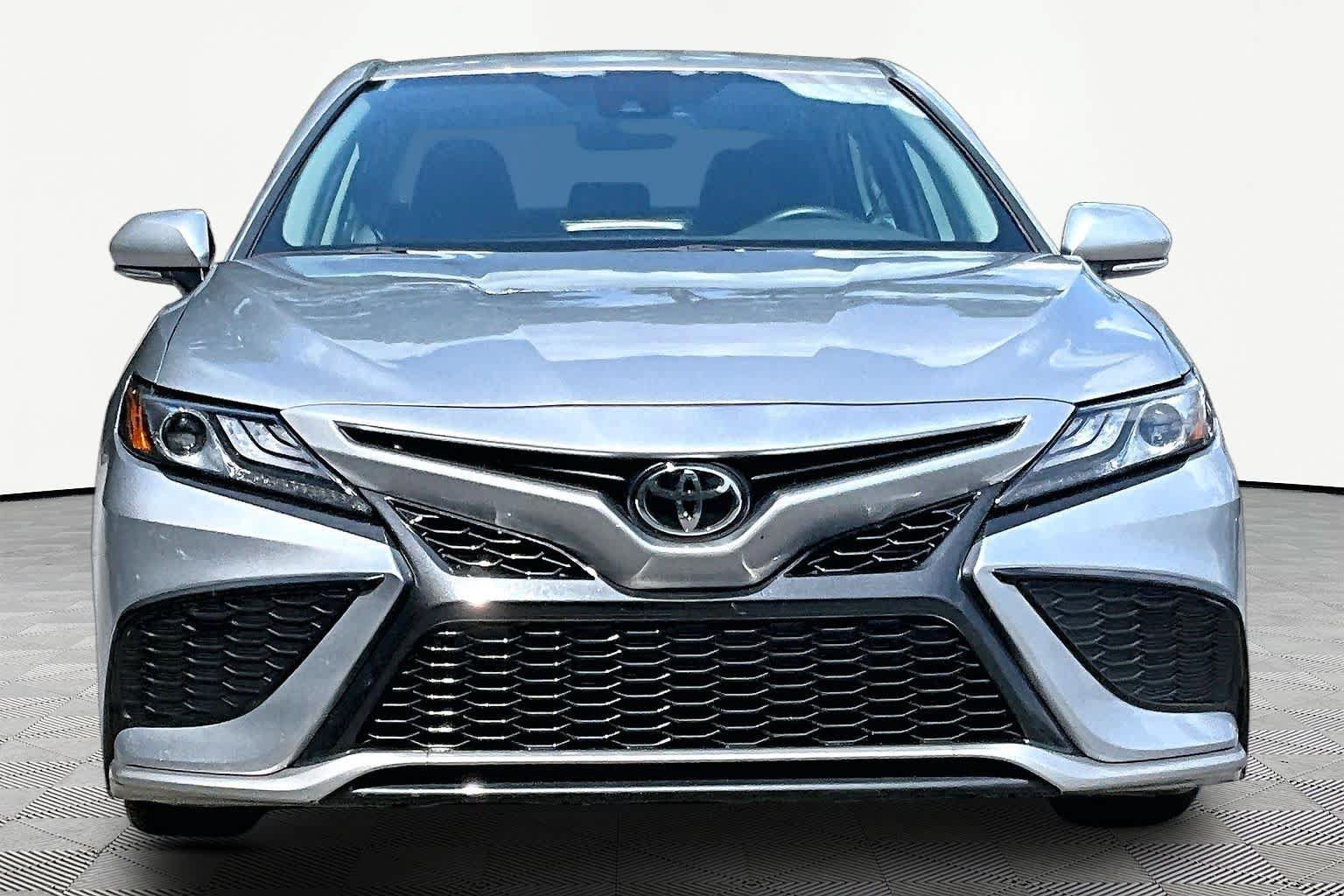 Used 2024 Toyota Camry XSE FWD image 4