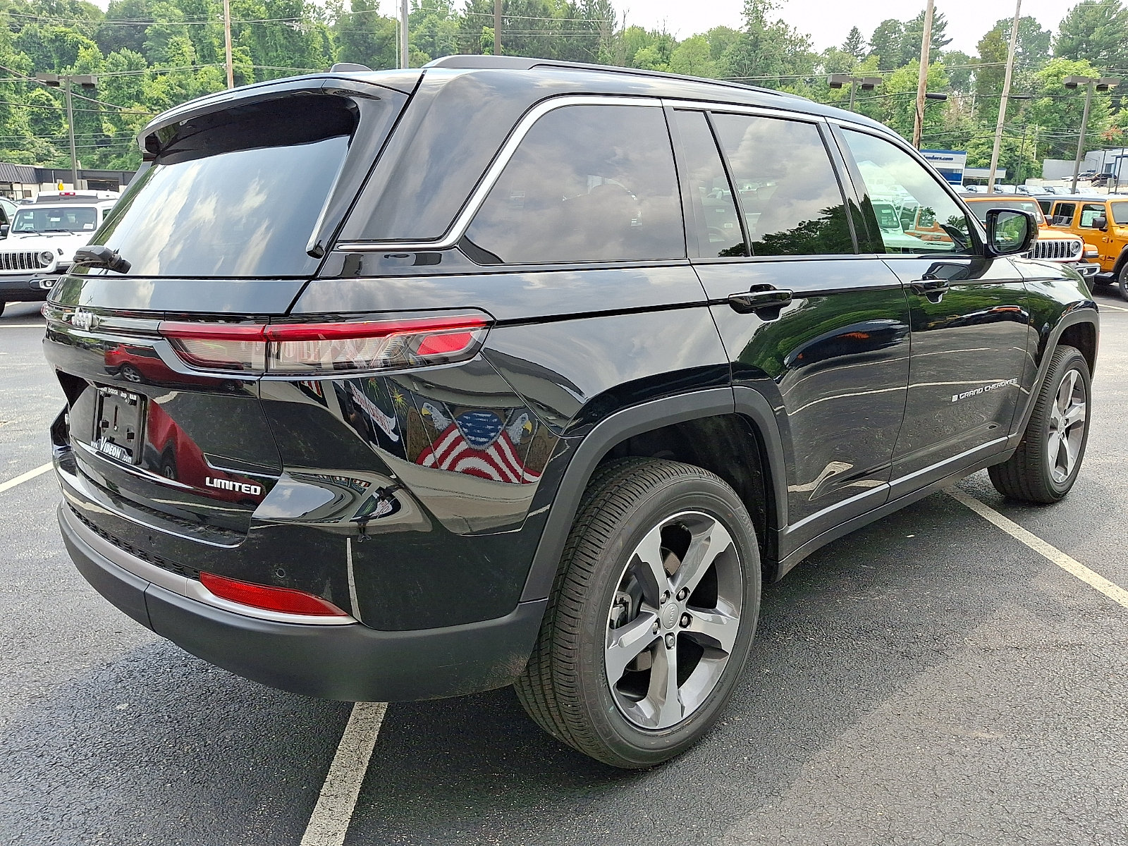 New 2026 Jeep Grand Cherokee Limited w/ Trailer Tow Package AWD/4WD image 3