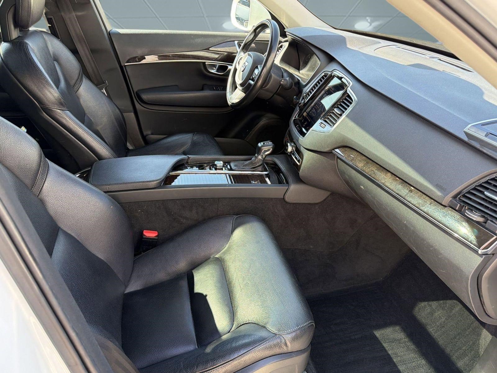 Used 2017 Volvo XC90 T6 Momentum w/ Vision Package image 30