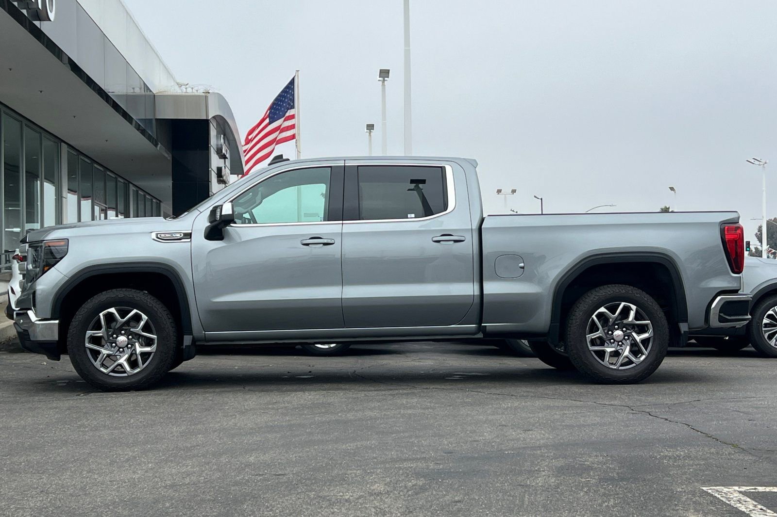 Used 2025 GMC Sierra 1500 SLE image 7