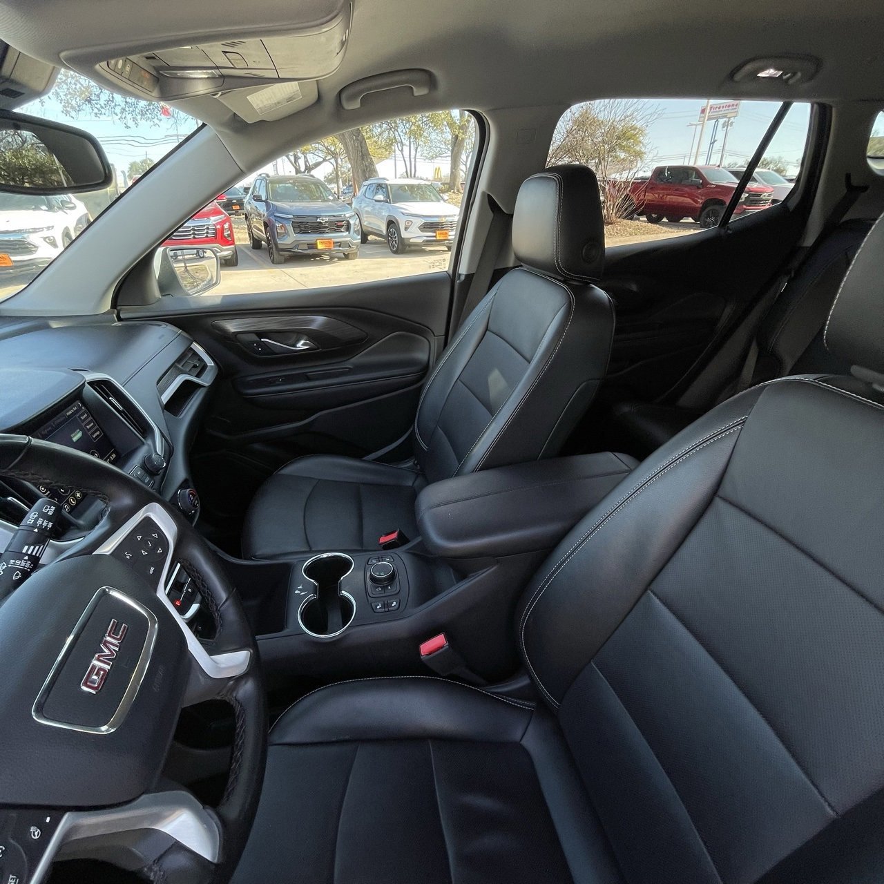 Used 2024 GMC Terrain SLT image 23