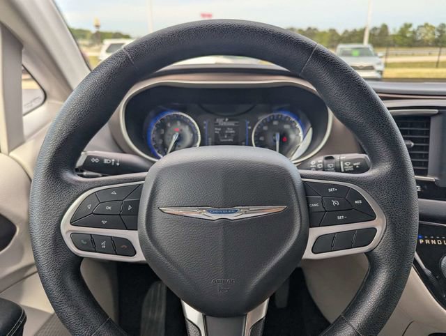 Used 2021 Chrysler Voyager Lxi image 27