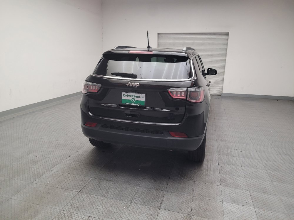Used 2025 Jeep Compass Latitude w/ Sun & Sound Group AWD/4WD image 7