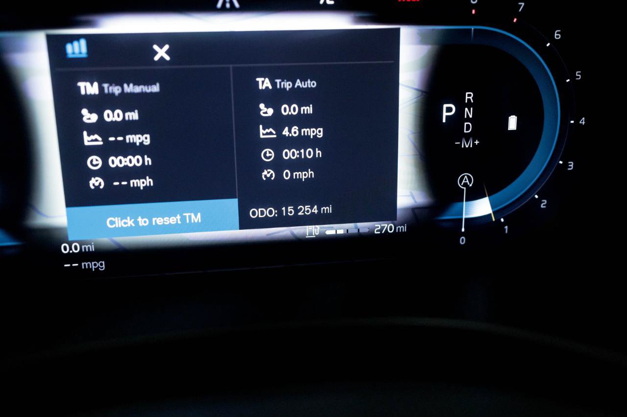 Used 2022 Volvo XC60 B5 Momentum w/ Climate Package FWD image 36