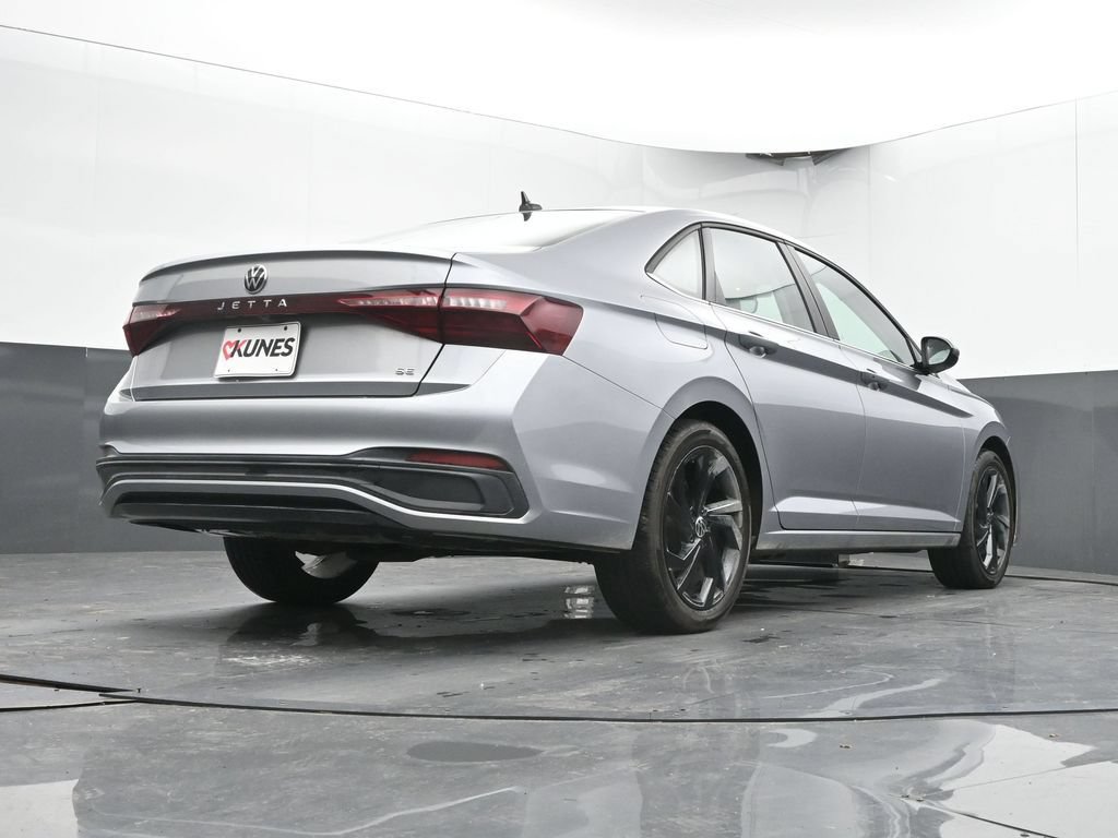 Used 2025 Volkswagen Jetta SE FWD image 22
