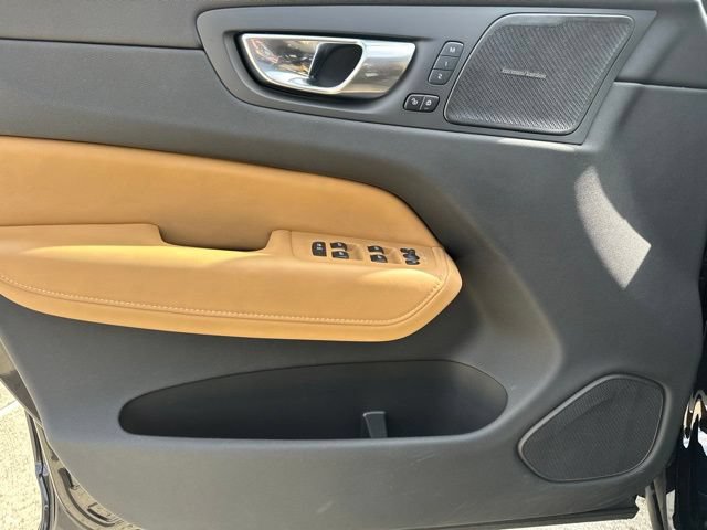 Certified 2023 Volvo XC60 B5 Ultimate w/ Climate Package AWD/4WD image 16