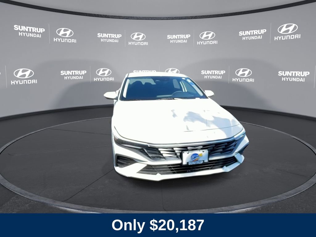 Certified 2025 Hyundai Elantra SE image 4