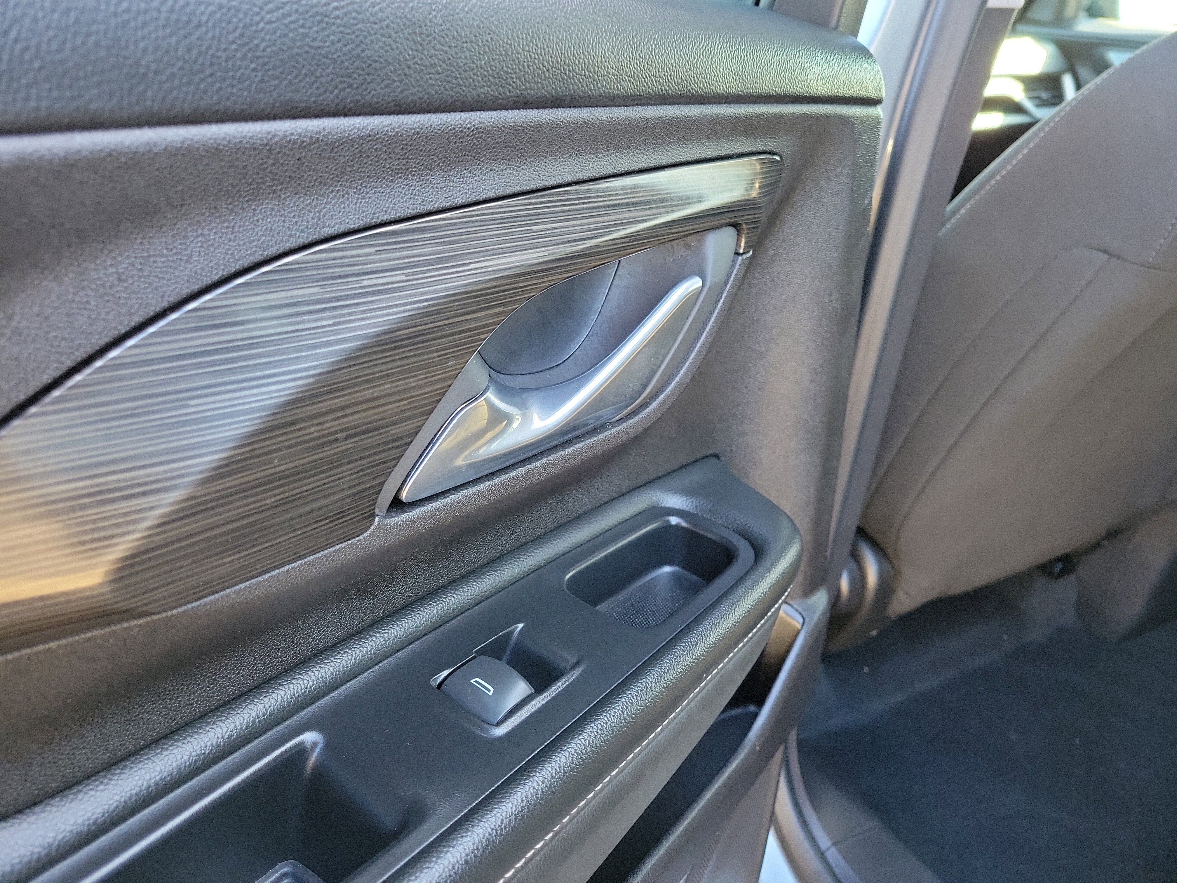 Used 2024 GMC Terrain SLE image 13