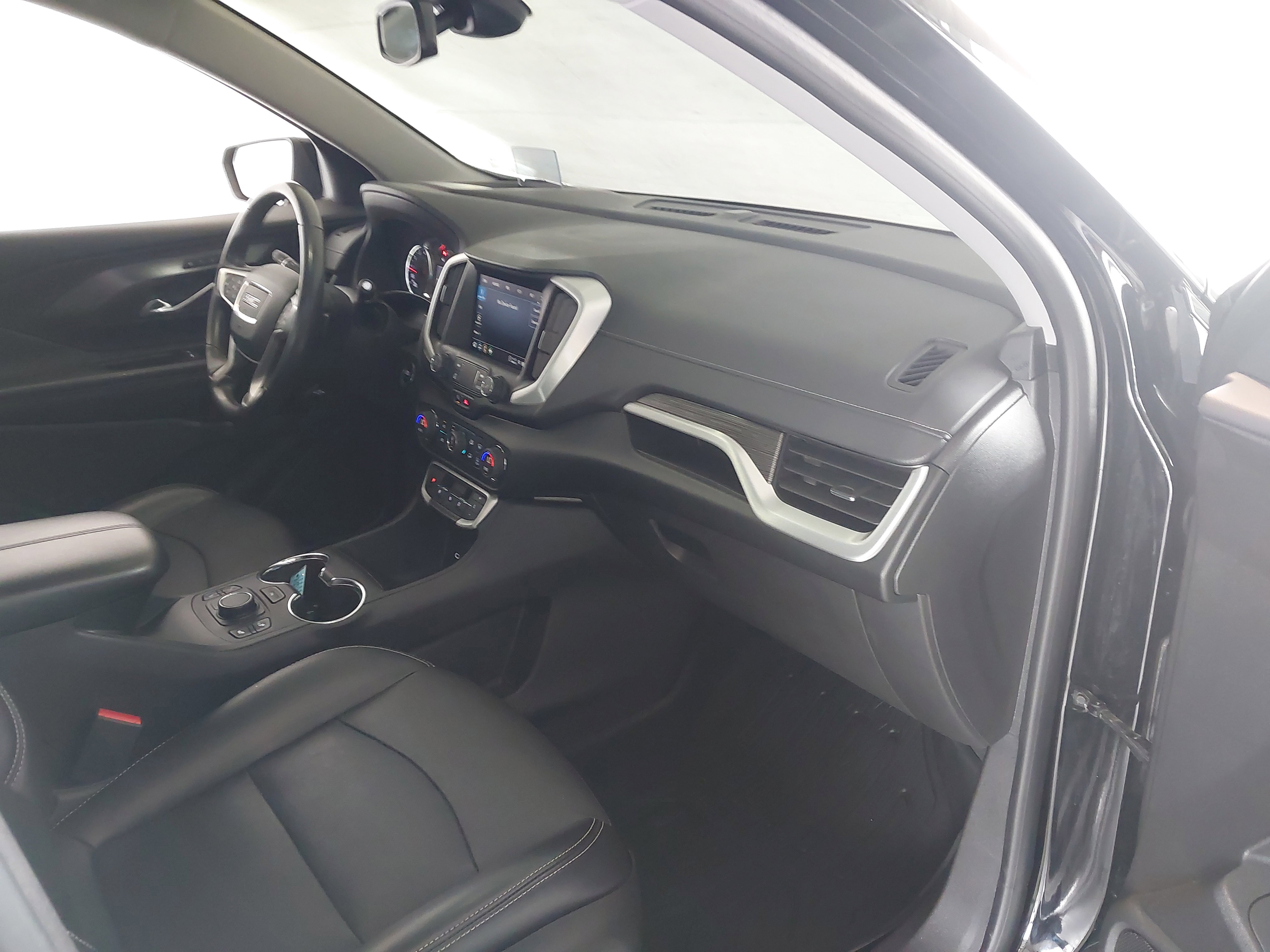 Used 2022 GMC Terrain SLT w/ Tech Package image 29